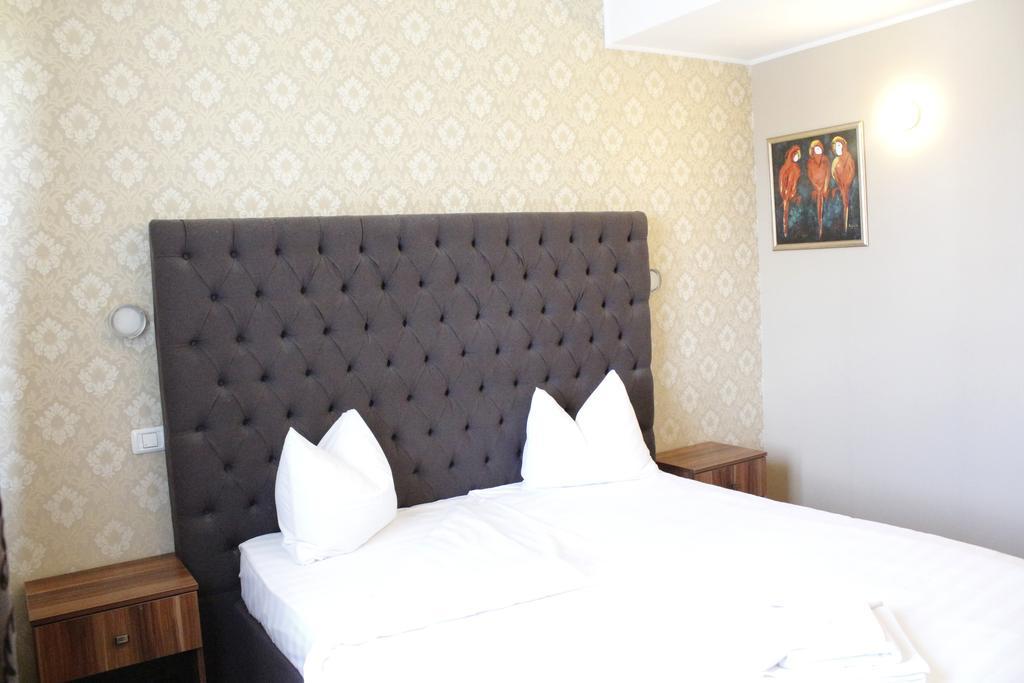 Hotel Papion Букурещ Екстериор снимка