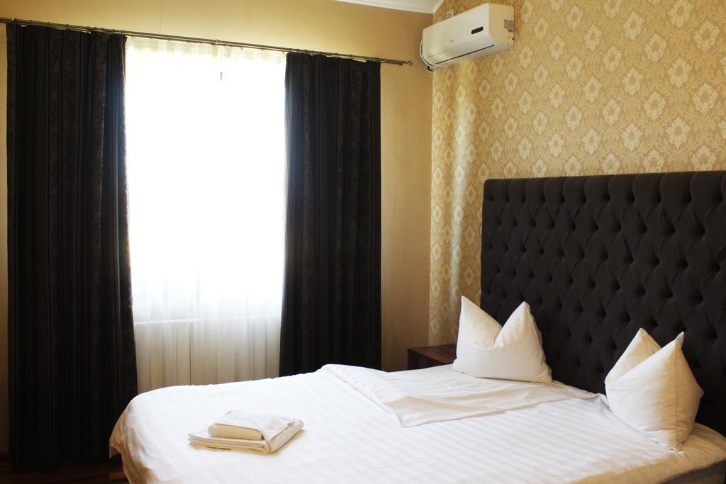Hotel Papion Букурещ Екстериор снимка
