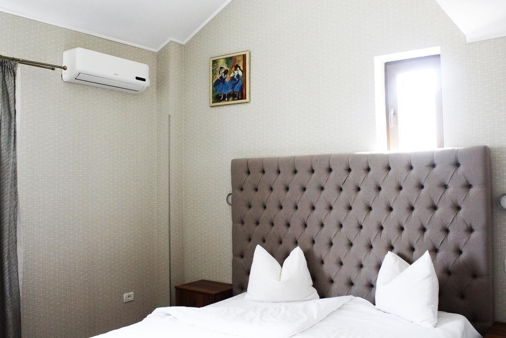 Hotel Papion Букурещ Екстериор снимка