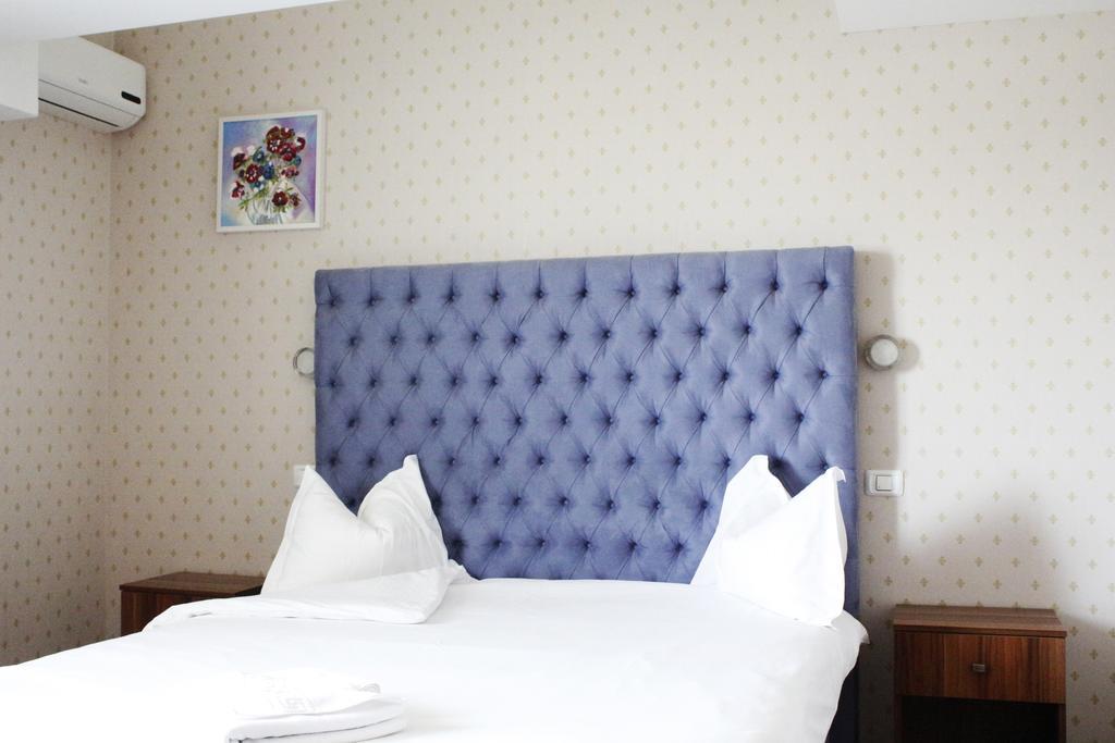Hotel Papion Букурещ Екстериор снимка